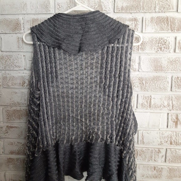 Pepa Pombo Unitalla Knit Tiered Scalloped Fall Sweater/ Wrap - Picture 13 of 16